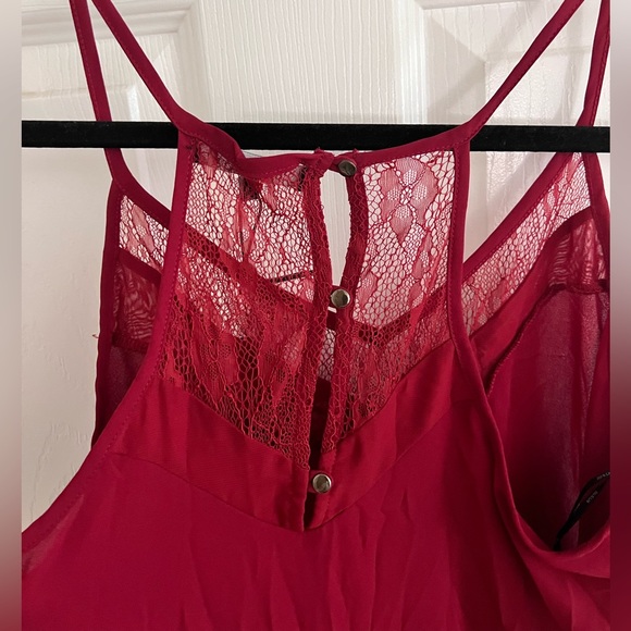 Red top - Picture 2 of 4